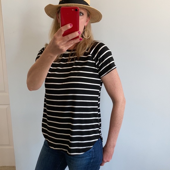 Short Sleeve Black & White Tee - Picture 3 of 10